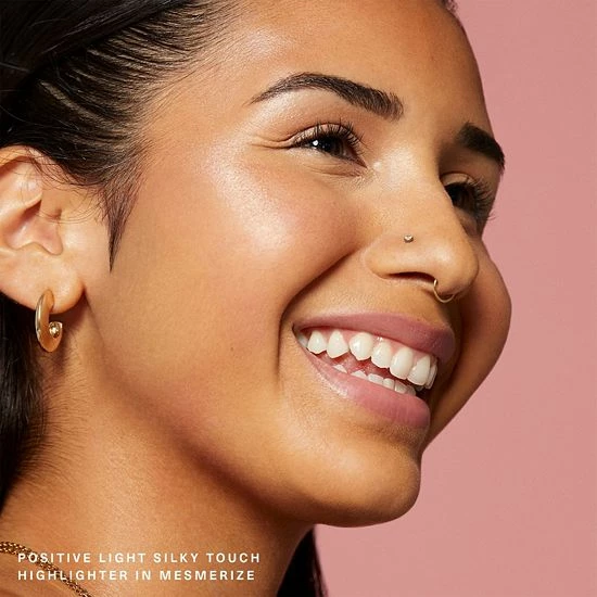 Budget 👏 Rare Beauty By Selena Gomez Positive Light Silky Touch Highlighter Flaunt 🎉 8 Budget 👏 Rare Beauty By Selena Gomez Positive Light Silky Touch Highlighter Flaunt 🎉 - Image 6