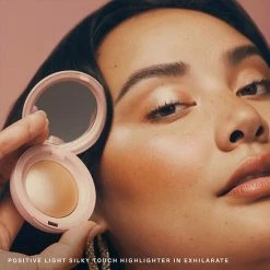 Budget 👏 Rare Beauty By Selena Gomez Positive Light Silky Touch Highlighter Flaunt 🎉 25 Budget 👏 Rare Beauty By Selena Gomez Positive Light Silky Touch Highlighter Flaunt 🎉 -Beauty Shop unnamed file 154